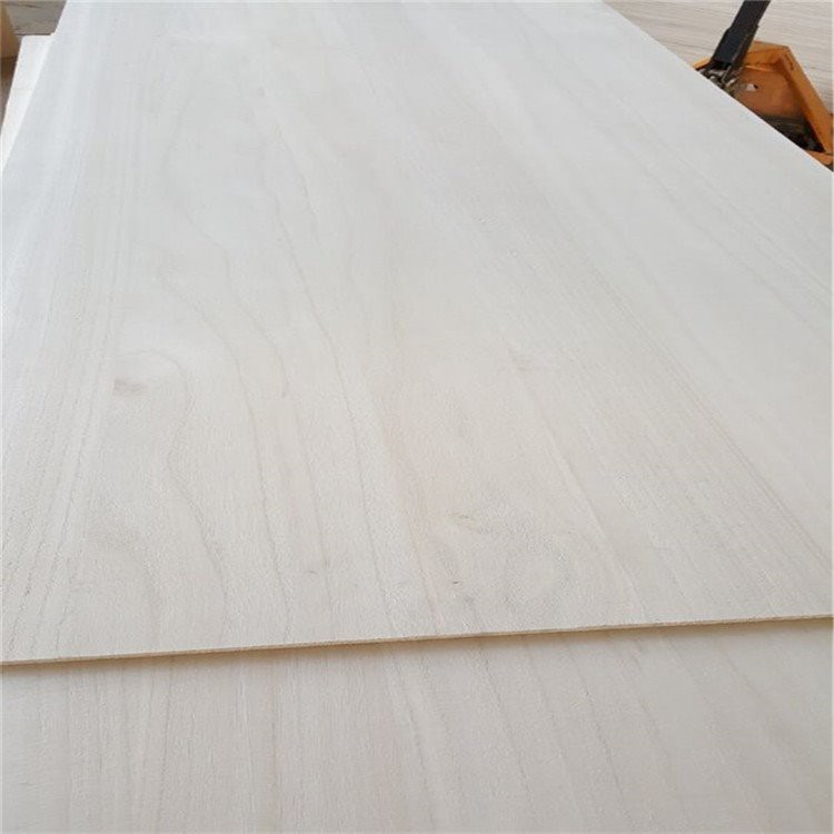2*4 Lembaga Paulownia Pepejal